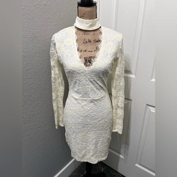 Bebe Mini Cream and White Lace Dress size Medium NWT - Picture 3 of 12